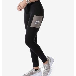 Nike athletic leggings, with side pocket